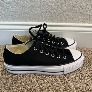 Chuck Taylor converse low tops